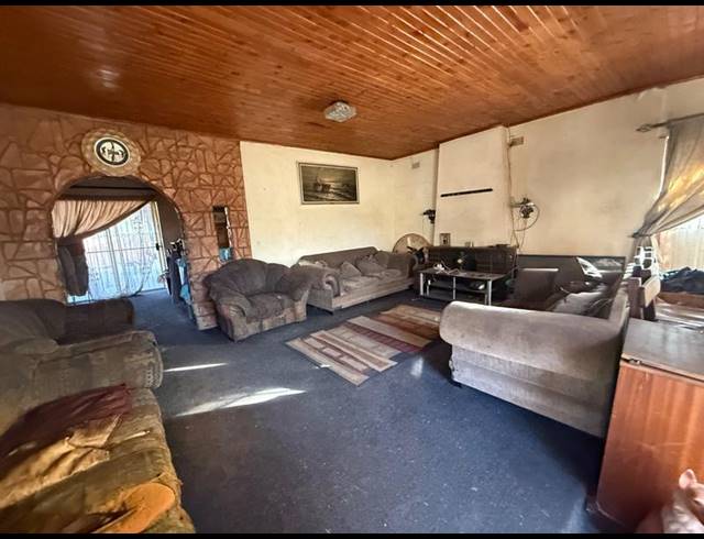 3 BEDROOM HOUSE FOR SALE IN VANDERBIJLPARK CE 2